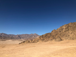 Fototapeta na wymiar Landscape Sandy mountains, blue sky in the desert of Egypt.
