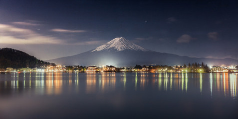 夜景の富士山