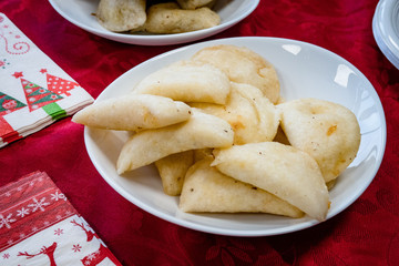 comida navideña, alimentos, empanada, quesos, carnes maduradas pepinillos, Colombia Cundinamarca