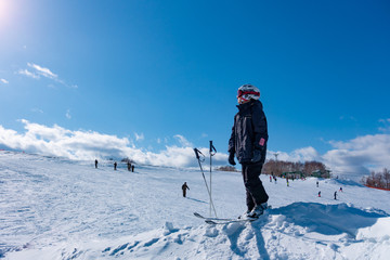 Fototapeta na wymiar 晴れた日のスキー場 / 北海道のスキー場