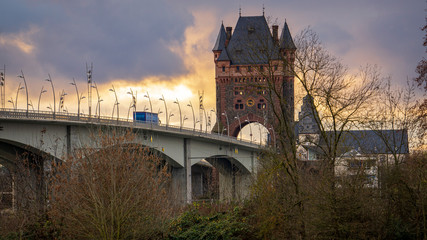 Brücke und Turm
