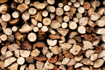 The texture of the wall is firewood, which is laid out very neatly.