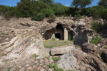 Necropoli is loccis santus sardegna domus de janas san giovanni suergiu