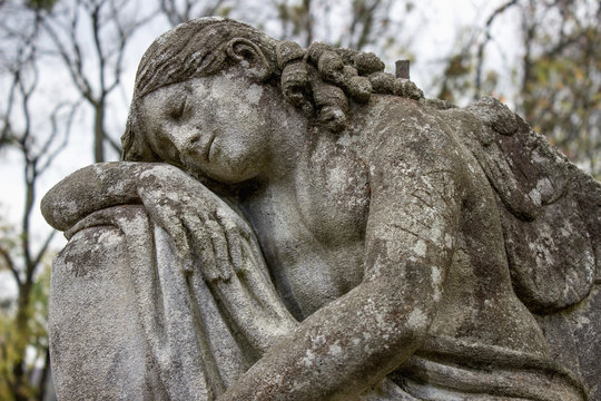 An image of a woman crying on the grave