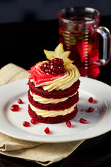 Cake Red Velvet with pomegranate and carambola, served with glass of fruit tea.