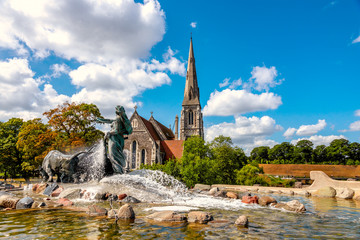 Gefion Brunnen und Sankt Albans Kirche, Kopenhagen, Dänemark 