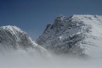 Obraz premium Snow White Glacier Mountains with Brilliant Blue Sky