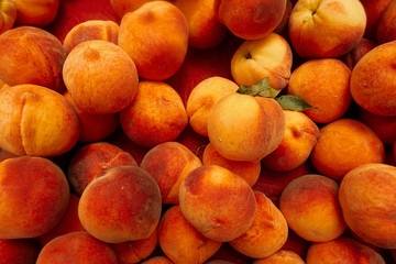 Fototapeta na wymiar Pile of fresh peaches