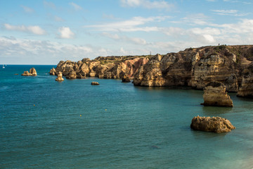Fototapeta premium Falésias na costa sul do Algarve em Portugal