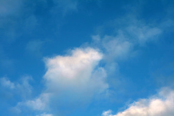  clouds in the blue sky