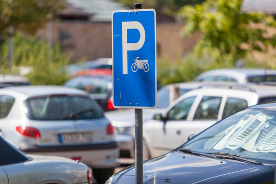 Parkplatz Schild Images – Browse 3,752 Stock Photos, Vectors, and Video