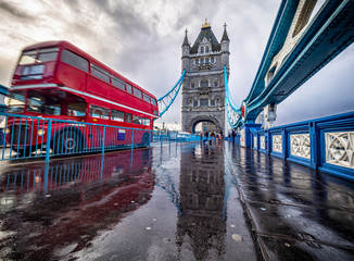 Fototapeta na wymiar The tower Bridge of London in a rainy morning