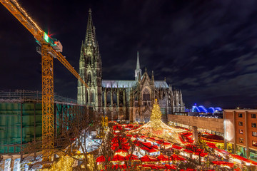 Weihnachtsmarkt in Köln am Dom