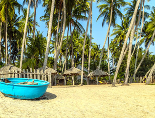 Vietnamese Round Empty fishing boat © Emoji Smileys People