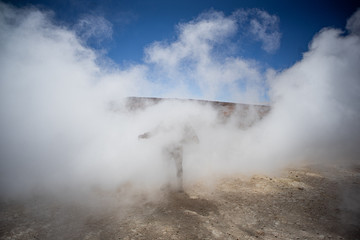 old faithful geyser in yellowstone national park