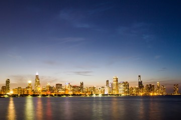 Fototapeta na wymiar Beautiful Chicago skyline at sunset, Illinois, USA