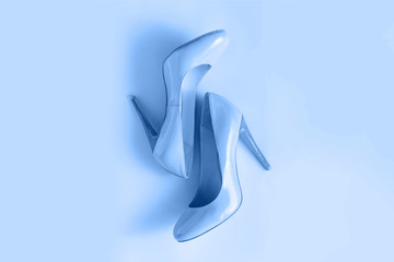 Obraz premium Woman high heel shoes on blue background toned. Fashion blog look. Top view, flat lay.