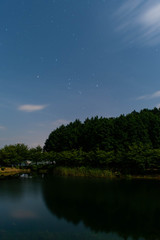 月夜の青い空とオリオン座
