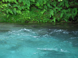 水の流れ 神崎川 長良川水系 岐阜県　日本