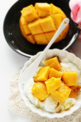 Mango and yogurt with honey