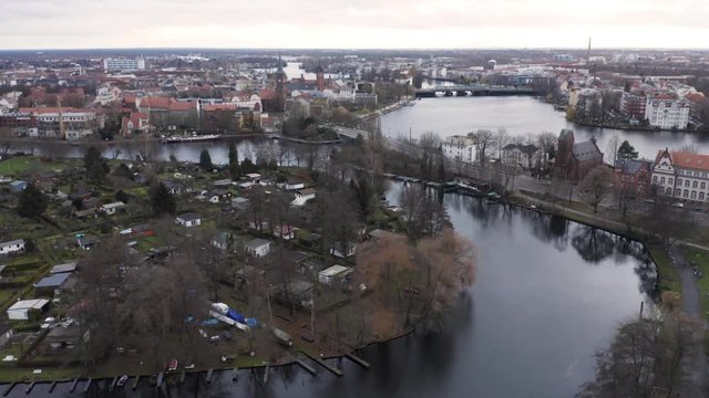 An aesthetic drone flight on an autumn day in Köpenick, Berlin.
The video shows a beautiful river and an interesting perspective on the city.