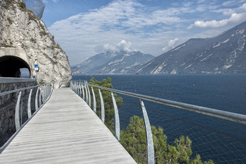Fototapeta na wymiar Cycle track on the Garda lake