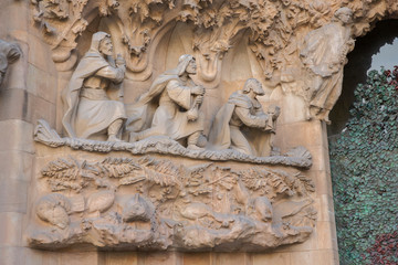 Obraz premium Detail of the external facade of the Sagrada Familia in Barcelona in Spain. The Cathedral is an important work of art designed by the architect Antoni Gaudi.