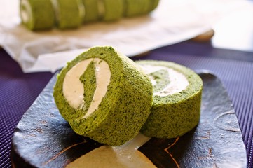 抹茶ロールケーキ