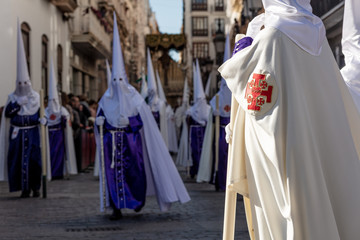 procesiones de semana santa en las calles de Cádiz penitentes del nazareno del amor