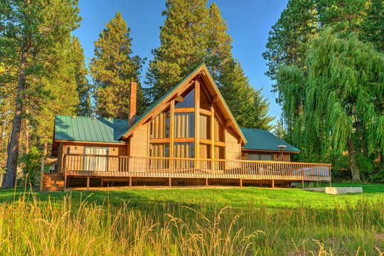 Luxury Cedar cabin home with Large pine tree and pond