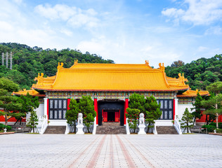 台北　忠烈祠　山門と大殿