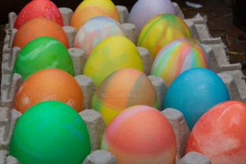 Fototapeta na wymiar rows of colored easter eggs in an egg carton