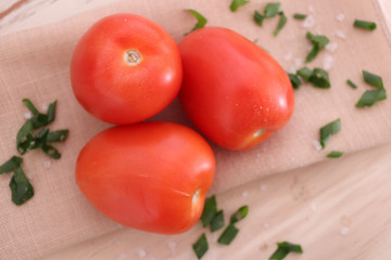 fresh tomatoes and srping onion