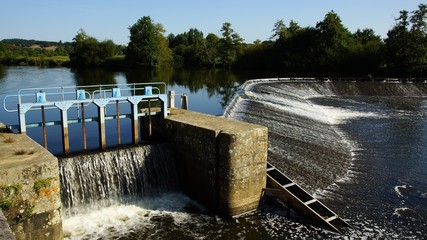 Barrage écluse
