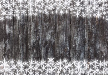 Holztextur mit Schneekristallen