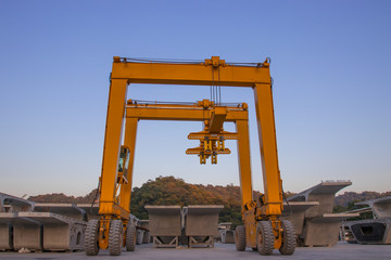 Gantry crane, Crane conveyor used in casting industry
