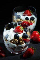 Yogurt with fresh berry and granola	