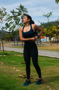 latin woman doing outdoor exercises in a city park