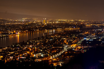 Bonn am Rhein bei Nacht