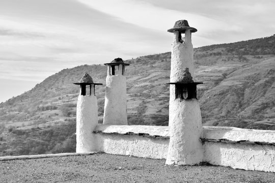 Chimeneas tradicionales de la comarca de la Alpujarra en Granada, Espa&ntilde;a