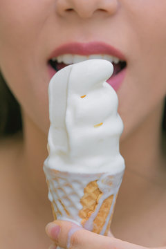 Ice cream ( sorvete expresso ) Picture of a young woman eating ice cream.	