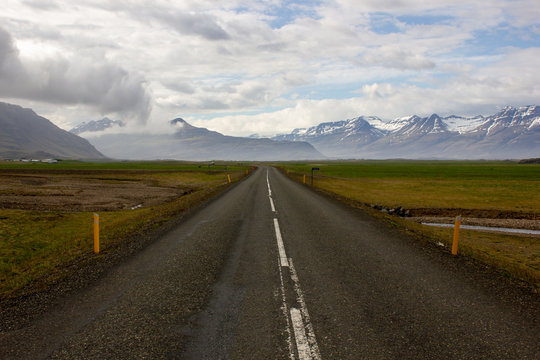 Icelandic Golden Circle road with view on the mountains