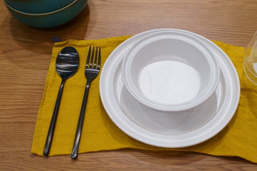 Decorate your dining table with stylish tableware
