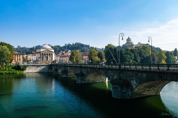 トリノ ポー川とグラン・マードレ・ディ・ディオ教会