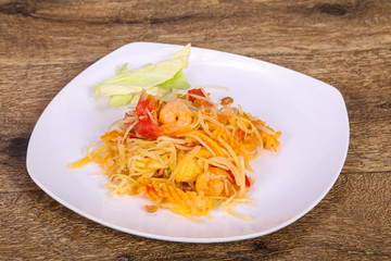 Thai salad with papaya and prawn