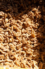 Sell walnuts at the market