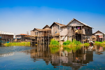 Obraz premium Myanmar. Krajobraz. Jezioro Inle. Wioska