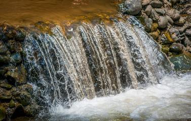 CASCADA RIO, CON PIEDRAS