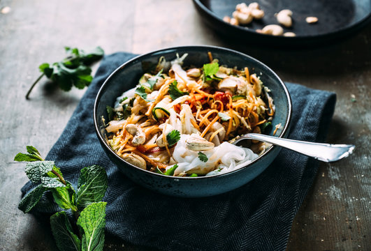 Food: Noodle Bowl with vegetables, glass noodles and cashew