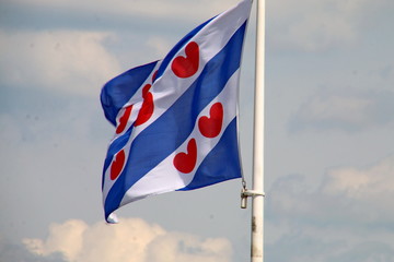 Frisische Flagge in Friesland im Wind